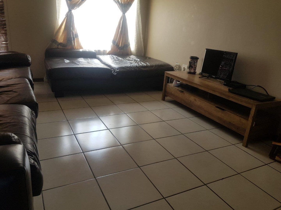 2 Bedroom Property for Sale in Kannoniers Park North West